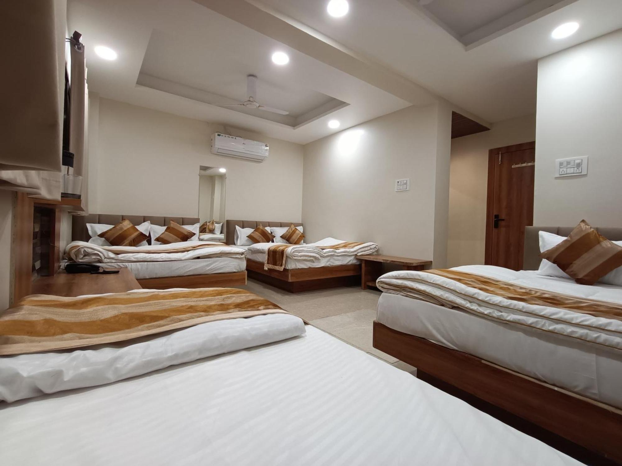 Shree Shyamraj Hotel อุจเจน ภายนอก รูปภาพ