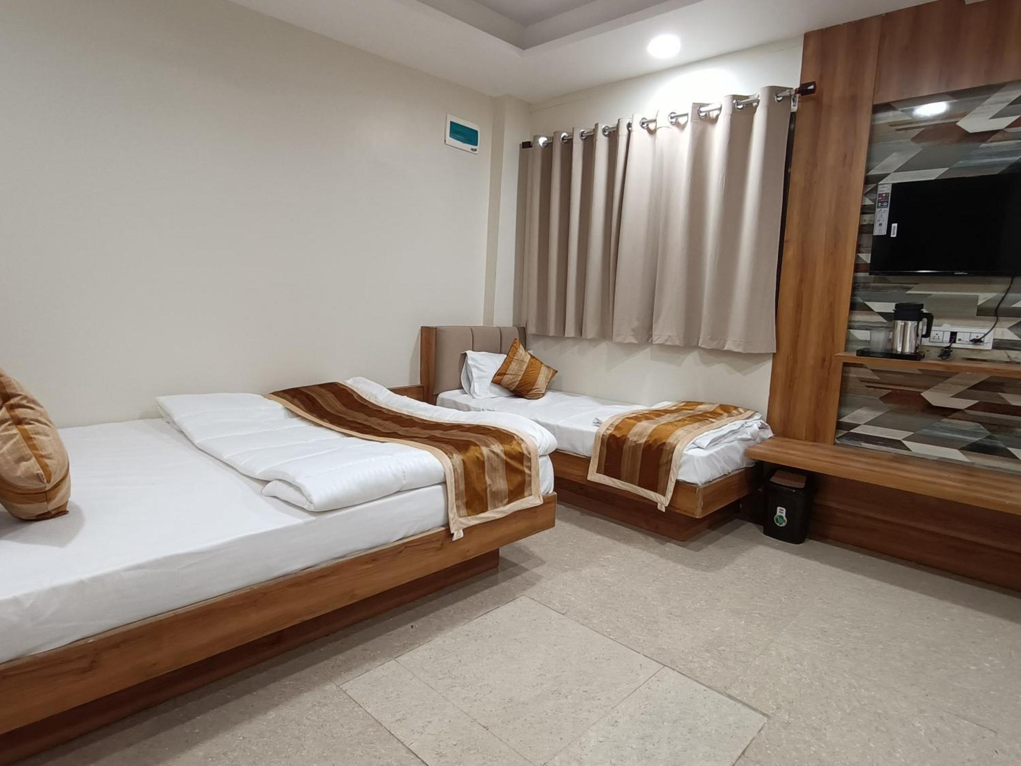 Shree Shyamraj Hotel อุจเจน ภายนอก รูปภาพ