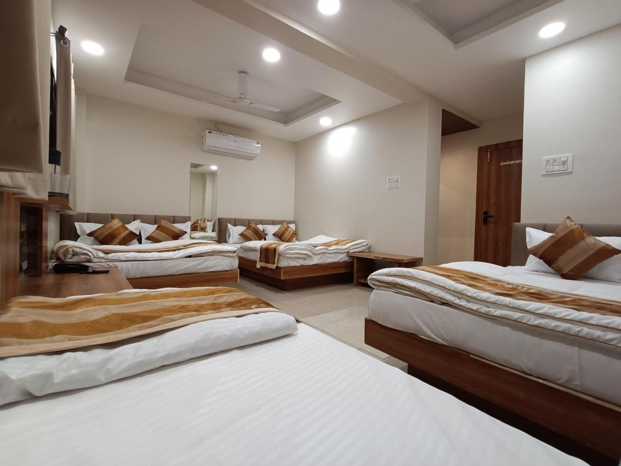 Shree Shyamraj Hotel อุจเจน ภายนอก รูปภาพ